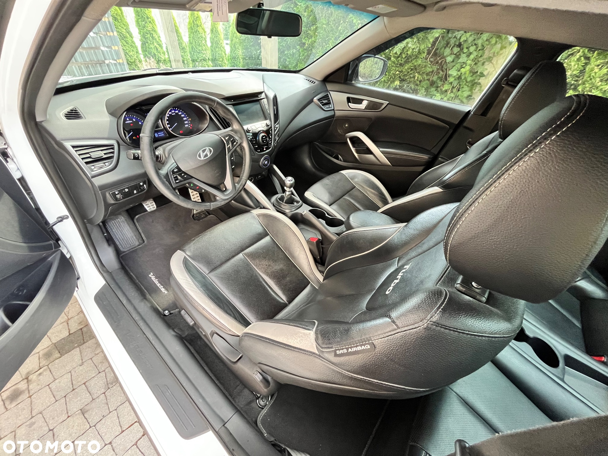 Hyundai Veloster 1.6 T-GDI Executive - 16