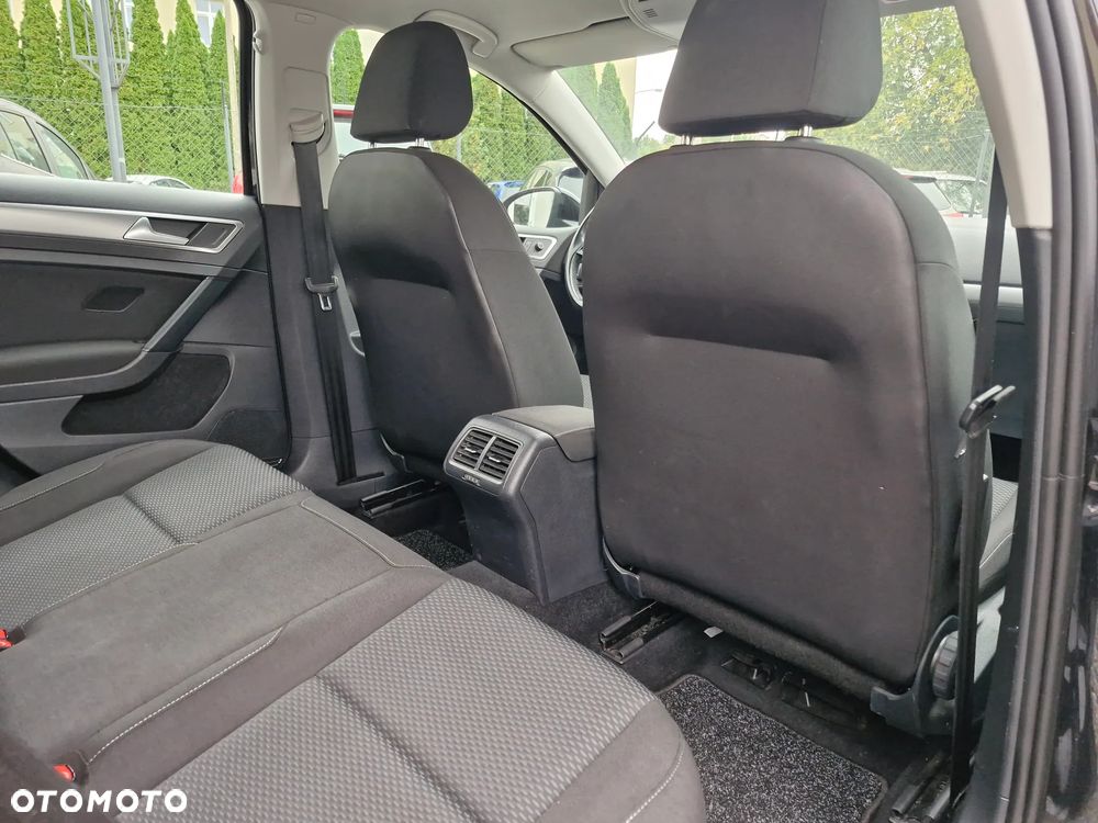 Volkswagen Golf - 22