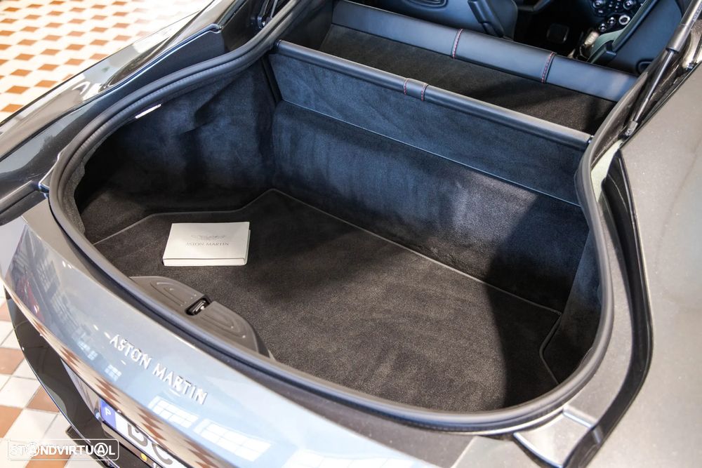 Aston Martin Vantage Coupe V8 - 38