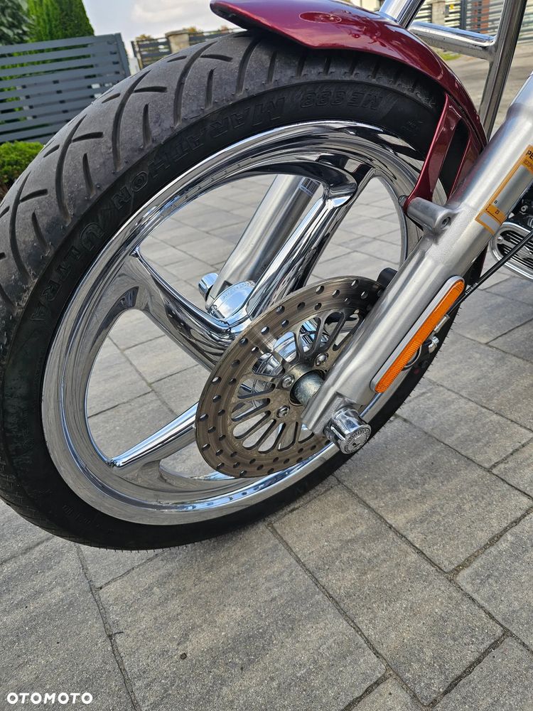 Harley-Davidson Softail Custom - 17