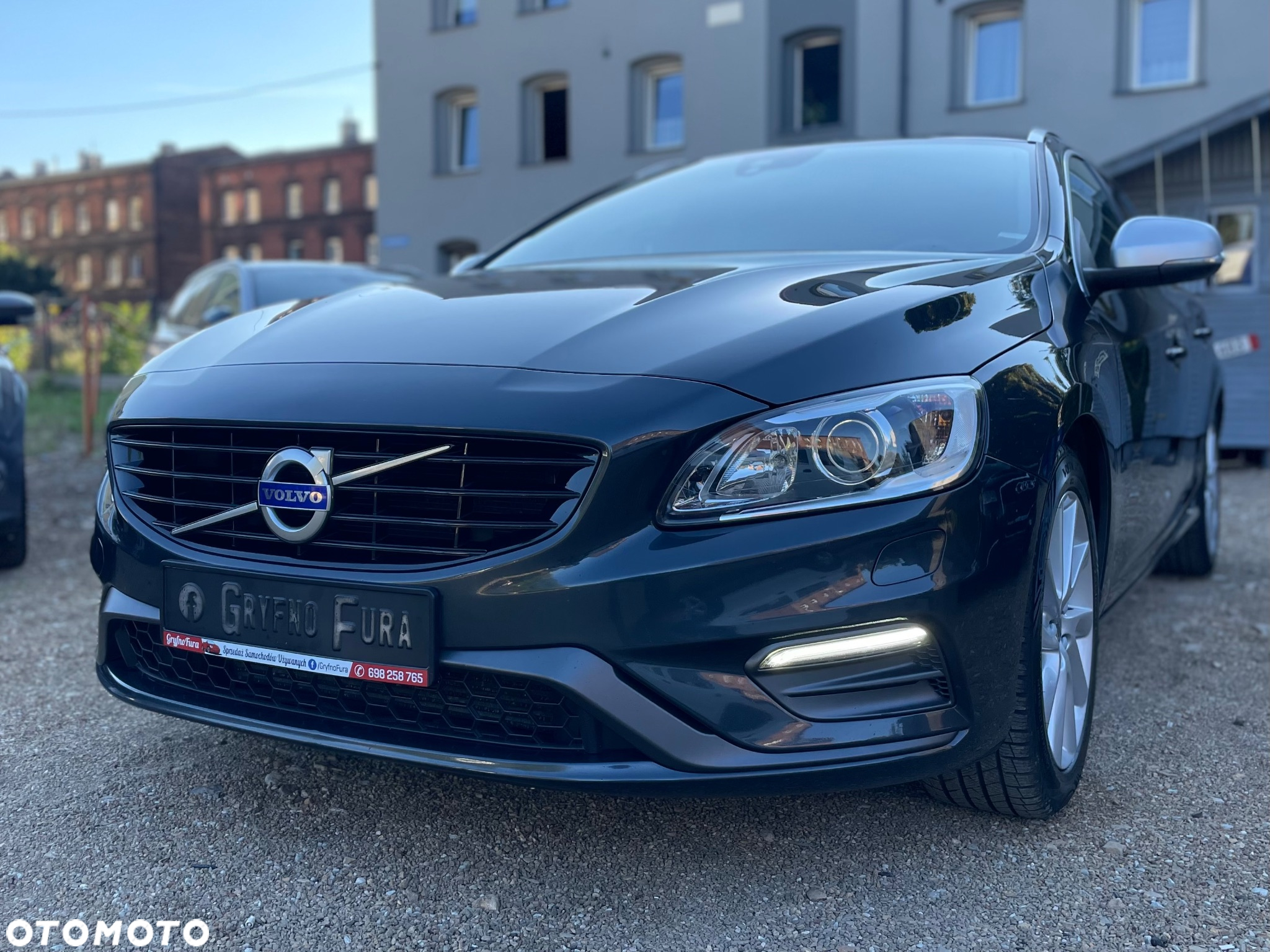 Volvo V60 D3 AWD R-Design - 2