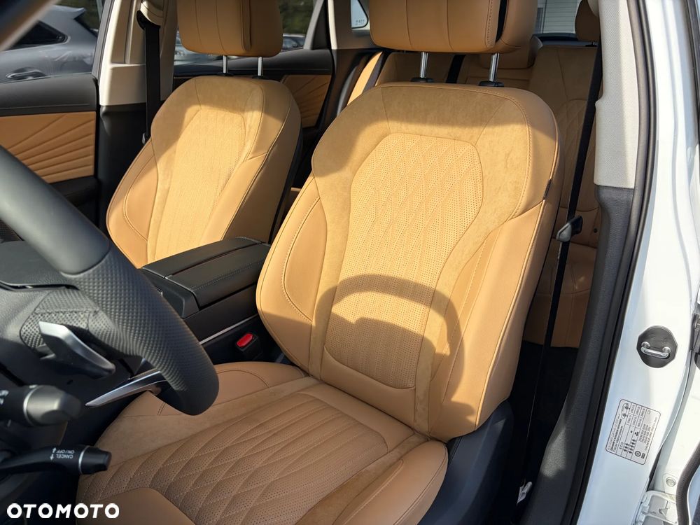 Hongqi HS5 2.0T Executive AWD - 13