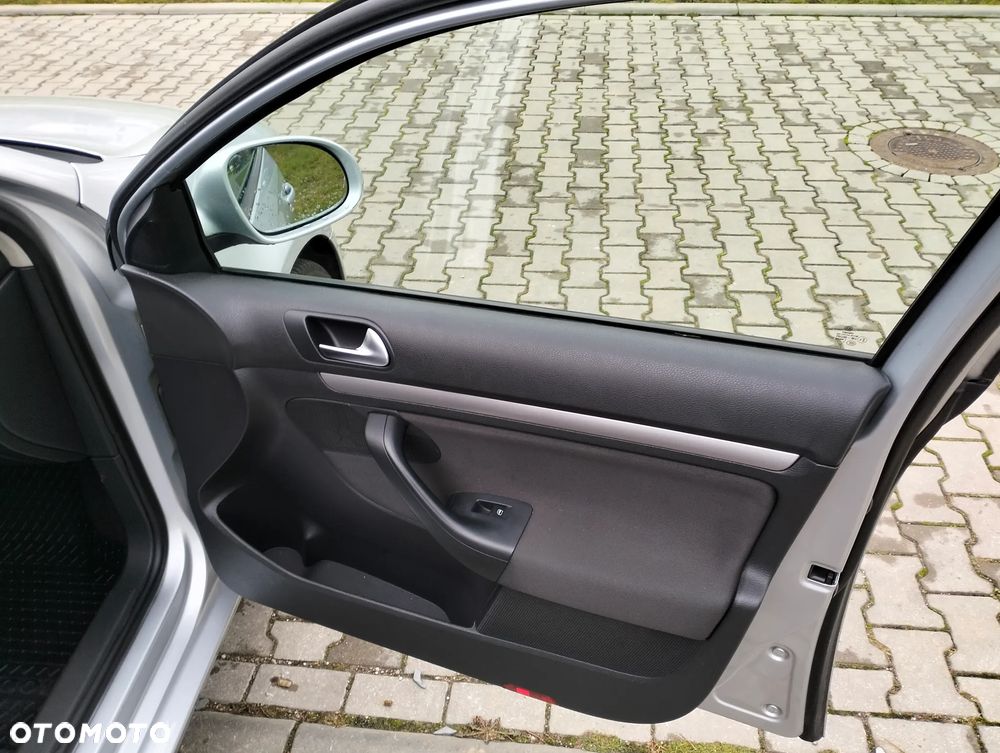 Volkswagen Golf Variant 1.6 TDI DPF Style - 23