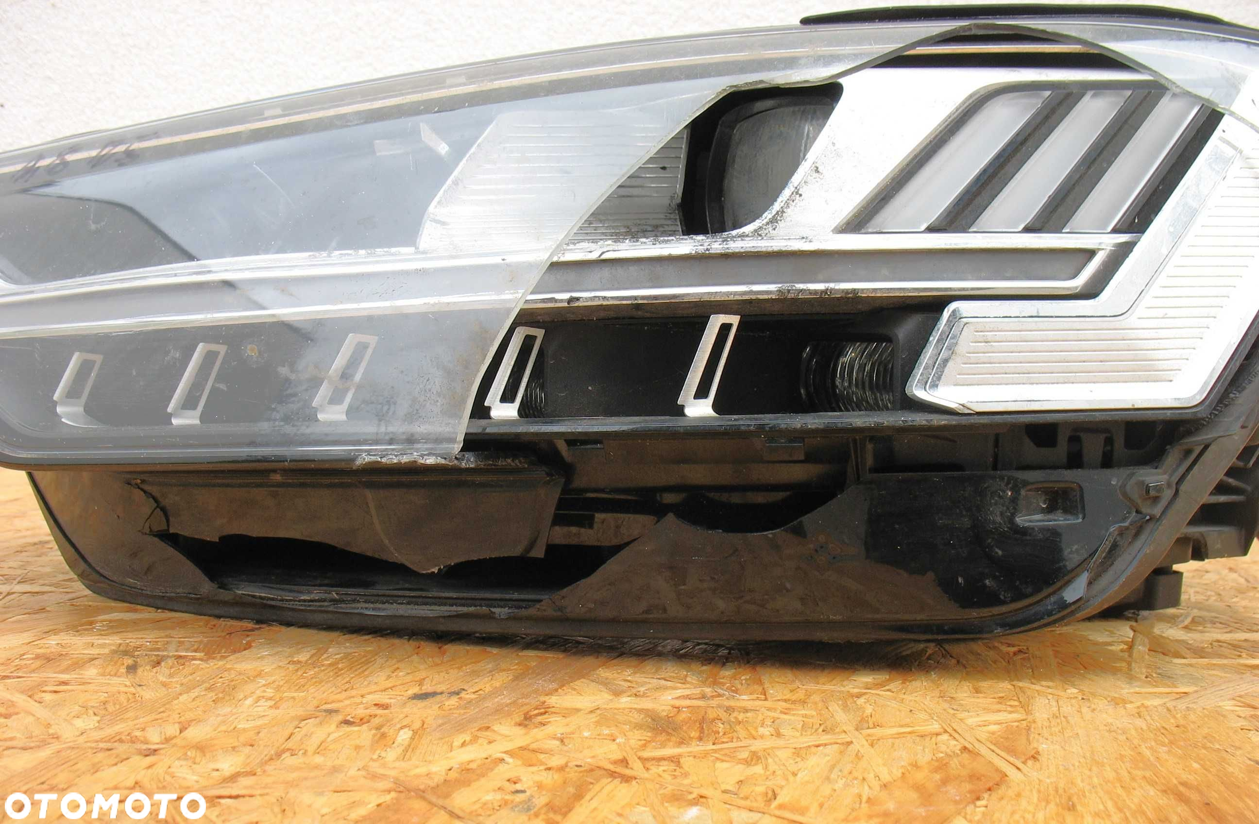 Audi A8 D5 lampy Matrix Lewa Prawa Uszkodzone na części - 3