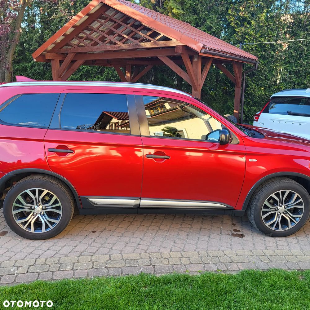 Mitsubishi Outlander - 2