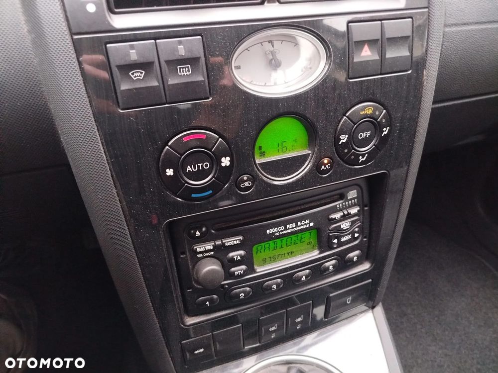 Ford Mondeo 1.8 Ghia - 21