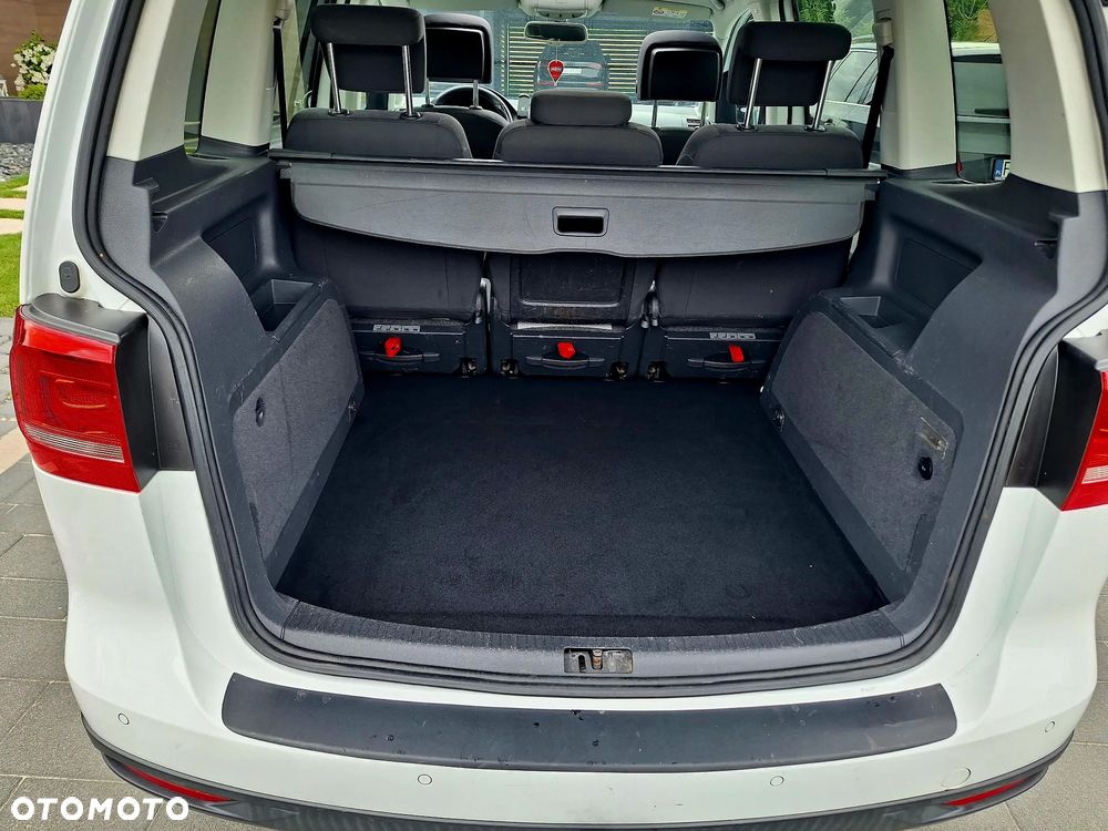 Volkswagen Touran - 32