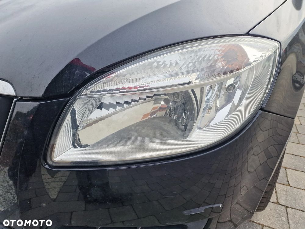 Reflektor  prawy  I  lewy  skoda  Fabia  II  roomster  przed  liftem - 1