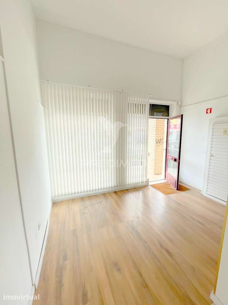 Arrenda-se loja 70 M2 / Matosinhos Sul