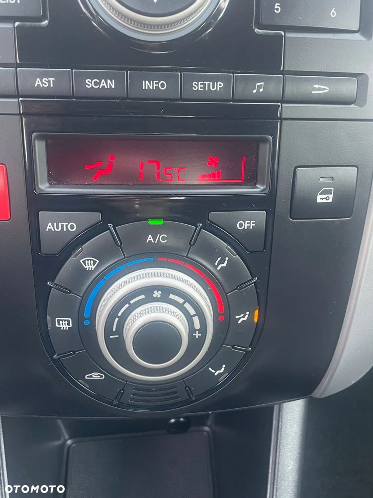 Kia Venga - 16