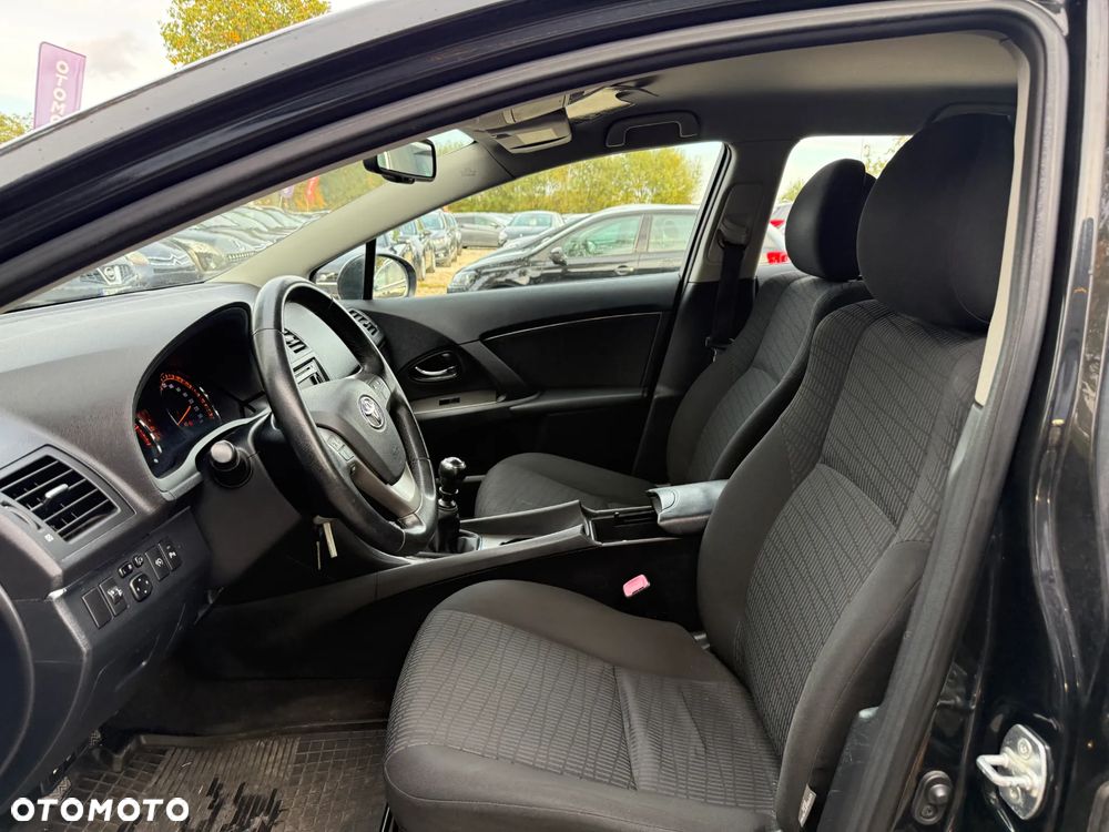 Toyota Avensis 1.8 VVT-i Combi Executive - 21
