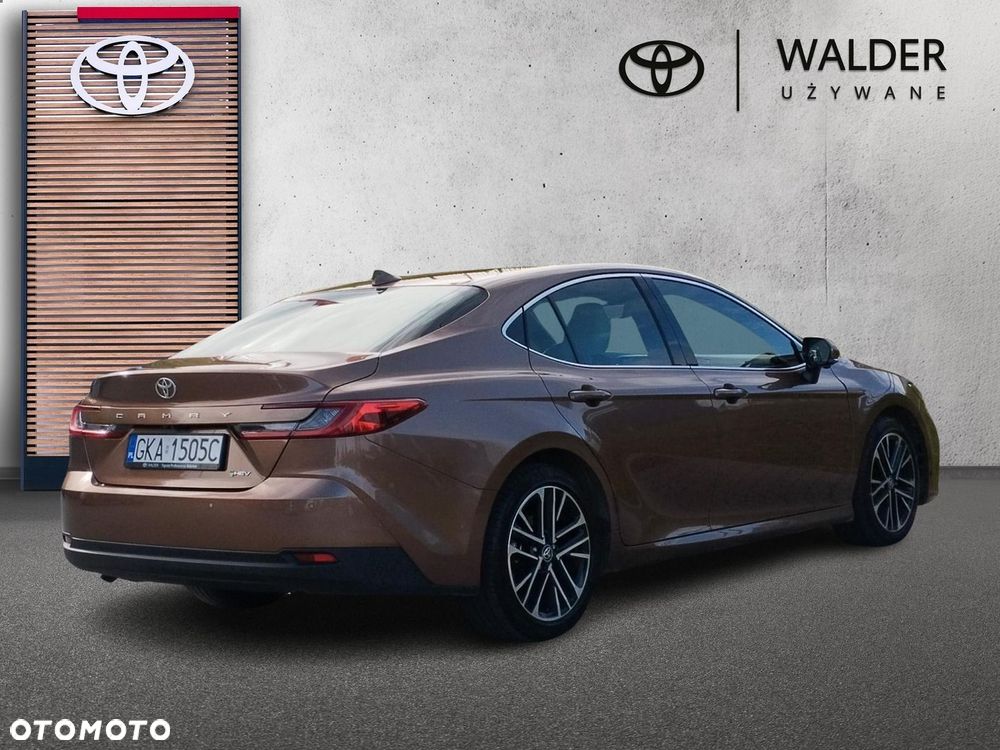 Toyota Camry - 5