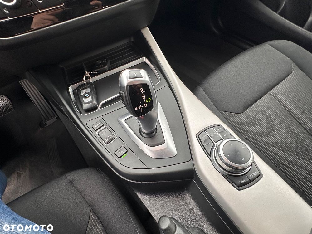 BMW Seria 1 118d - 23