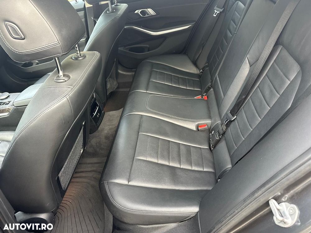 BMW Seria 3 320d xDrive AT MHEV - 13