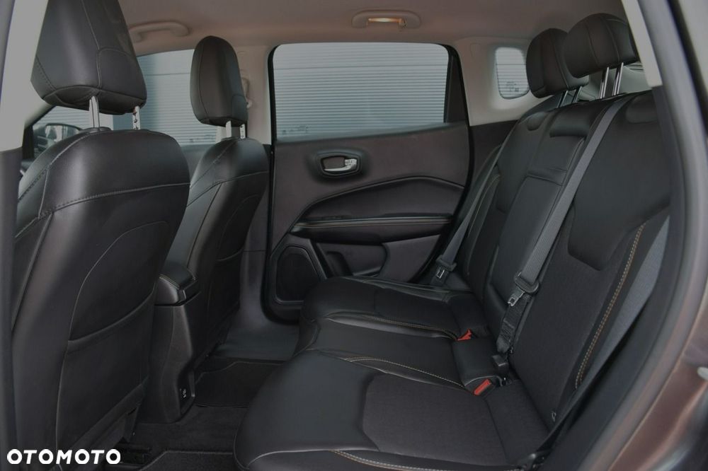 Jeep Compass - 12