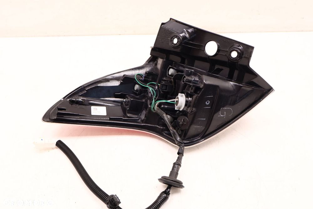 TOYOTA RAV4 IV LIFT LAMPA PRAWA TYŁ - 8