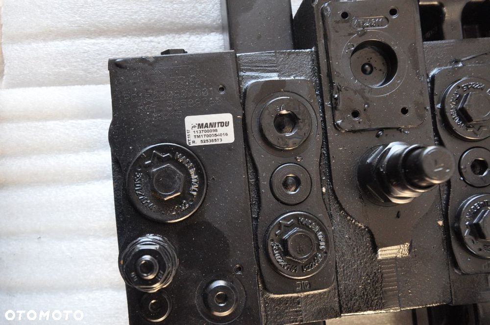 ROZDZIELACZ HYDRAULICZNY WALVOIL MANITOU MT1440 MT1840 NOWY !!! 113700082 - 3