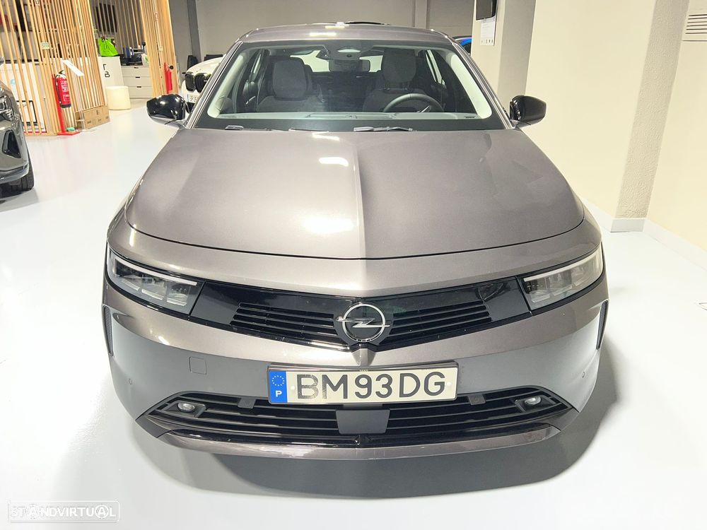 Opel Astra 1.2 T Edition - 1