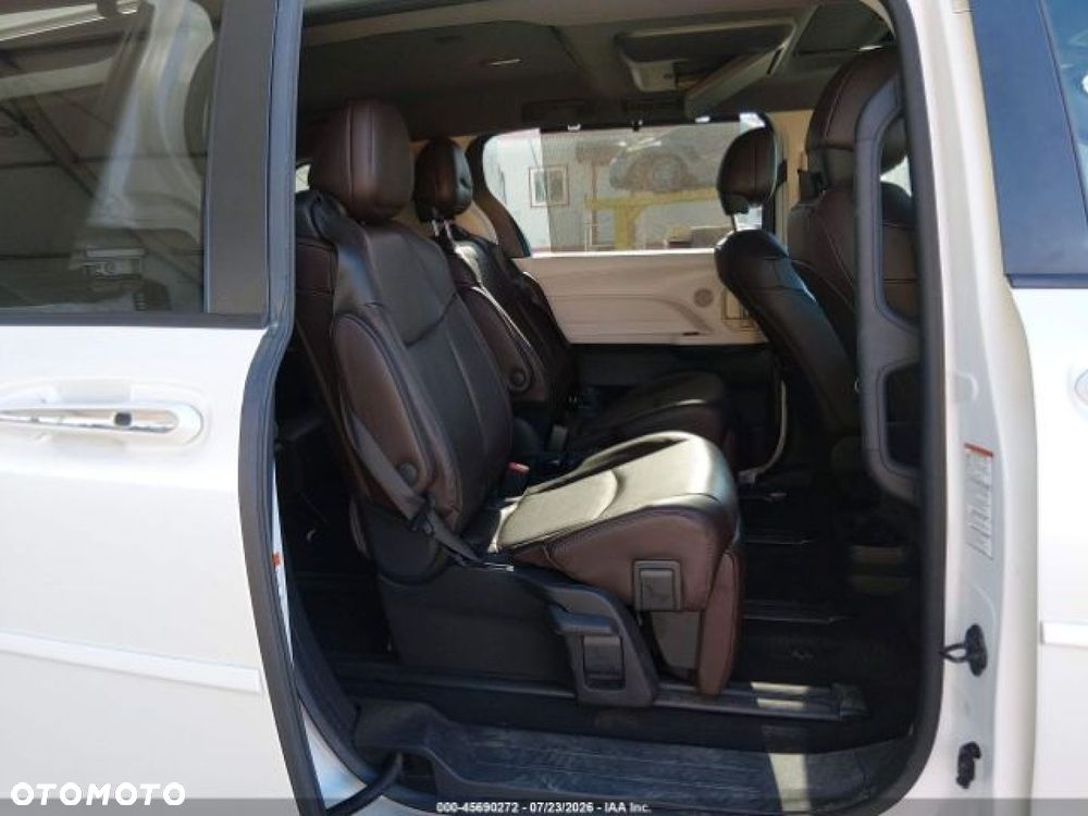 Toyota Sienna - 8