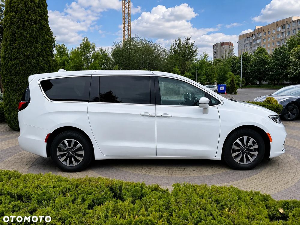 Chrysler Pacifica - 8