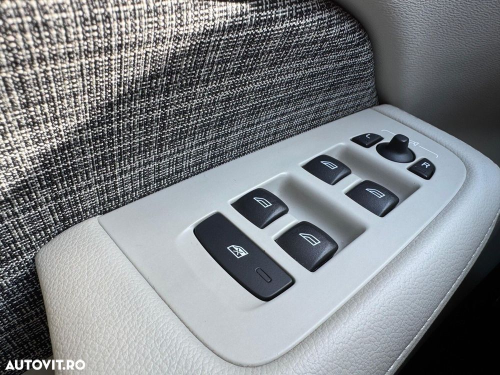 Volvo V60 B4 MHEV AT8 FWD Momentum Pro - 20