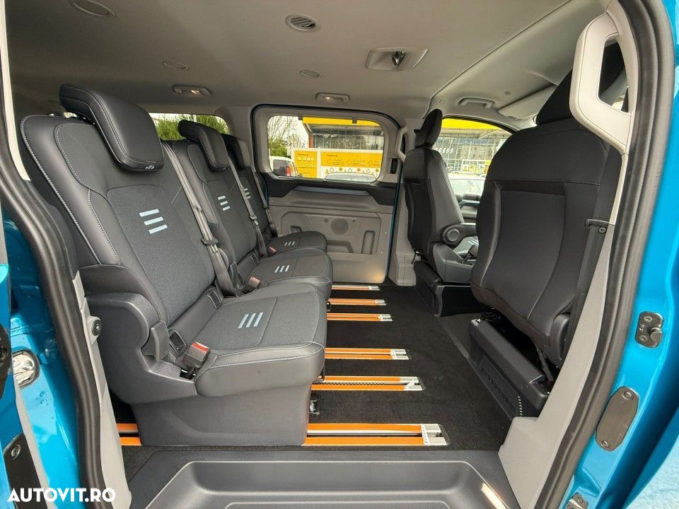 Ford Tourneo Custom - 11