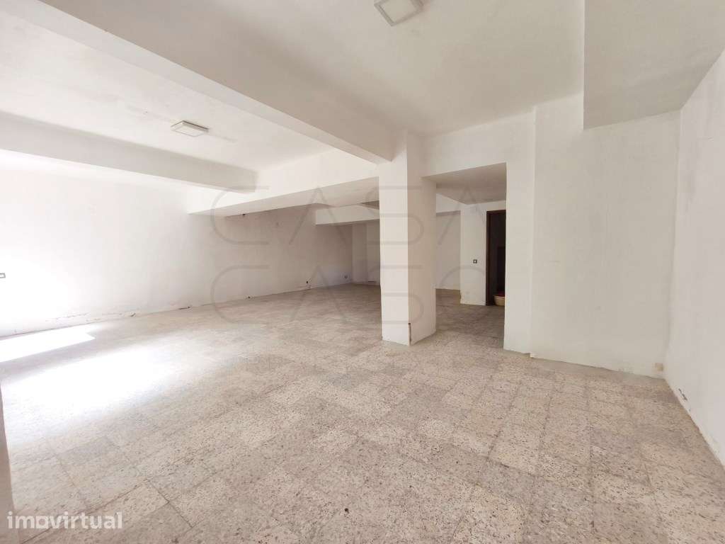 Espaço comercial, com saída direta para a rua, junto ao Jardim de V... - Grande imagem: 4/13