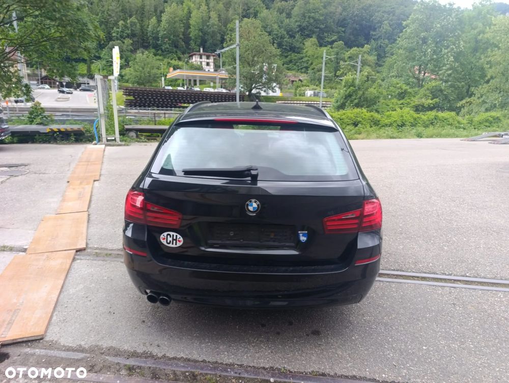 BMW Seria 5 528i - 5
