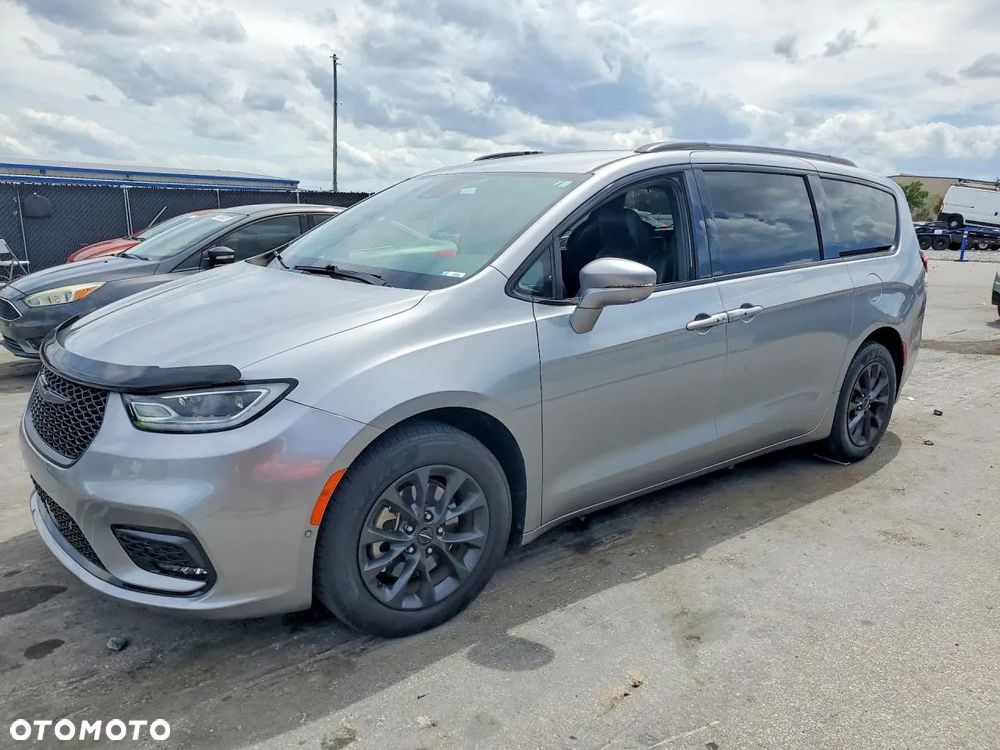 Chrysler Pacifica - 2