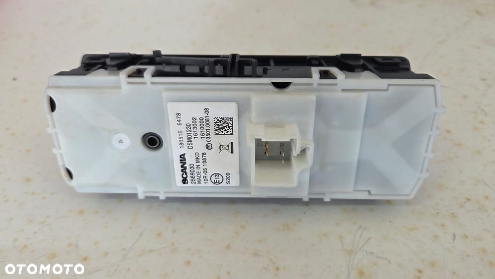 Panel sterowania szyb RH Scania 2569030 - 3