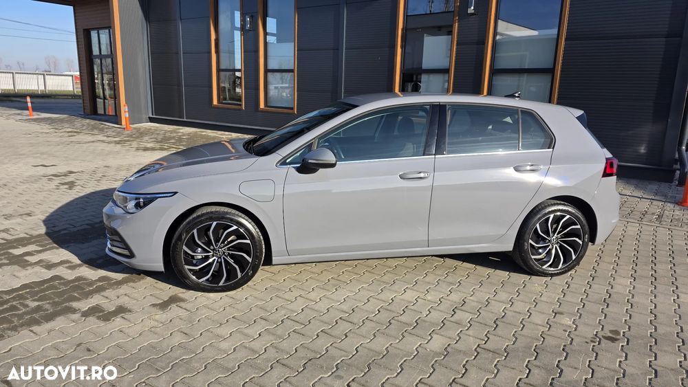 Volkswagen Golf Standard - 25