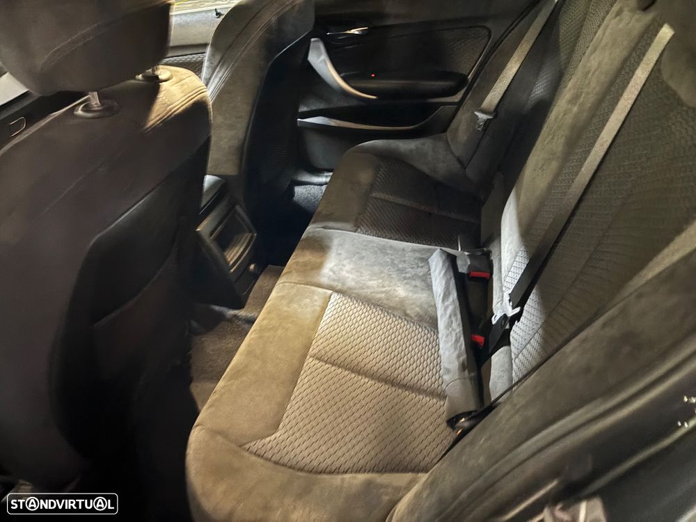 BMW 116 d Pack M - 19