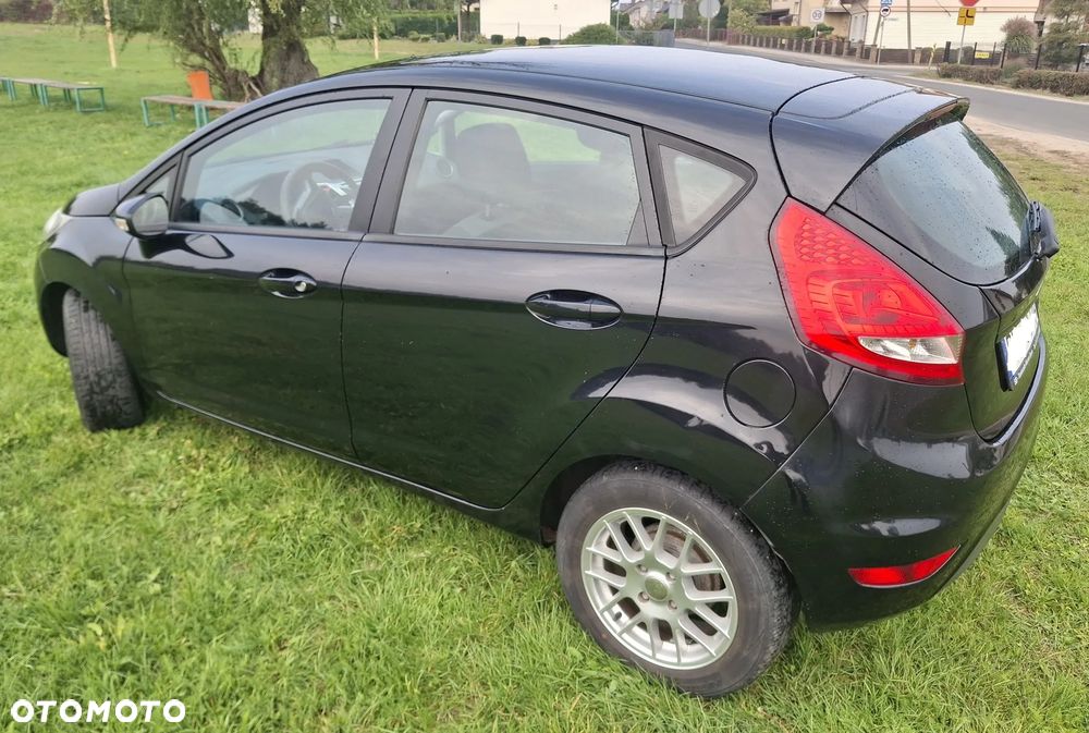 Ford Fiesta 2009 photo 2