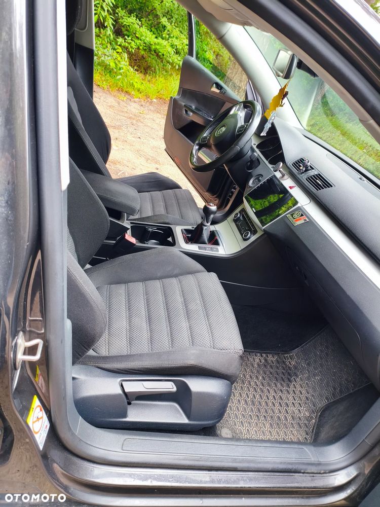 Volkswagen Passat 2.0 TDI Sportline - 13