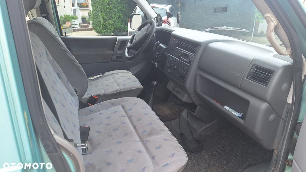 Volkswagen Caravelle - 12