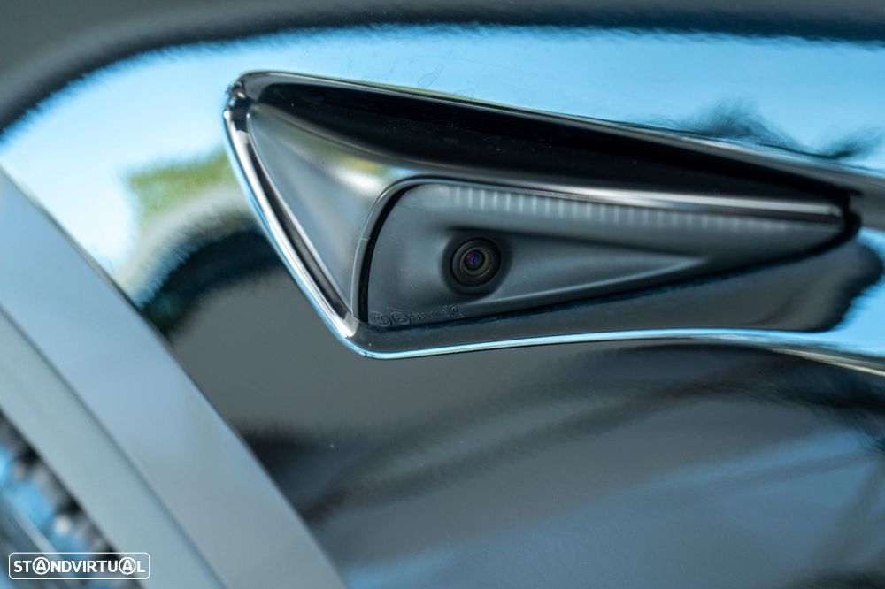 Tesla Model Y Standard RWD - 13