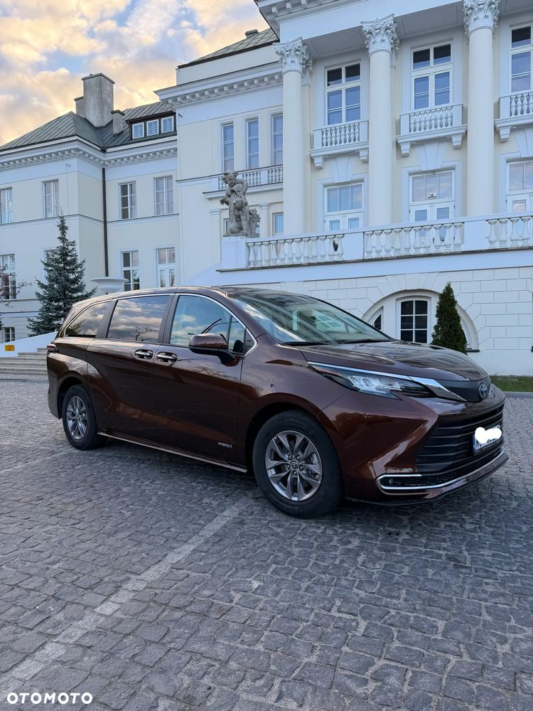 Toyota Sienna - 1