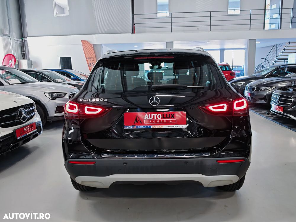 Mercedes-Benz GLA 250 e 8G-DCT - 32