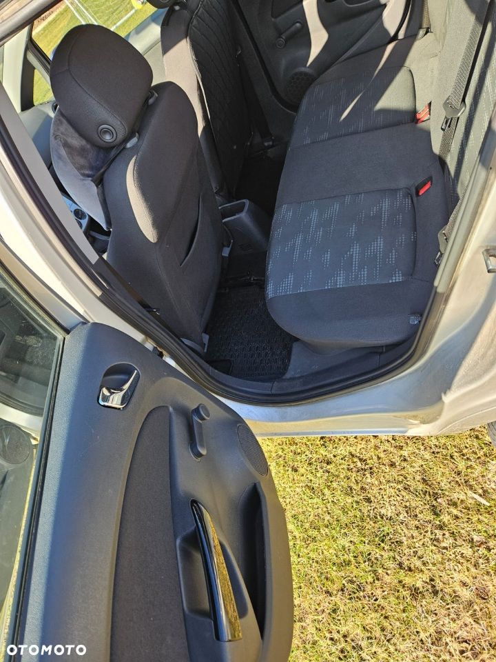 Opel Corsa 1.4 16V Enjoy - 19