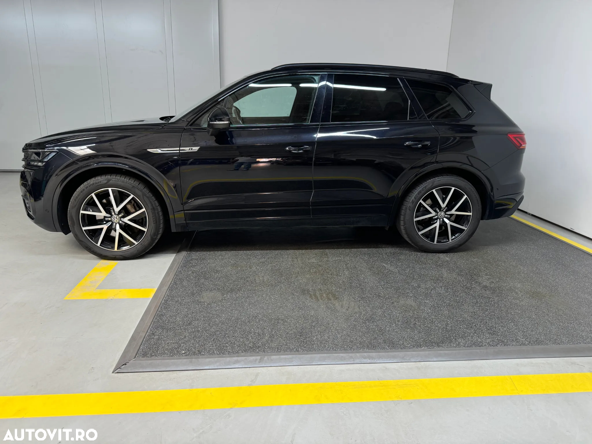 Volkswagen Touareg - 2