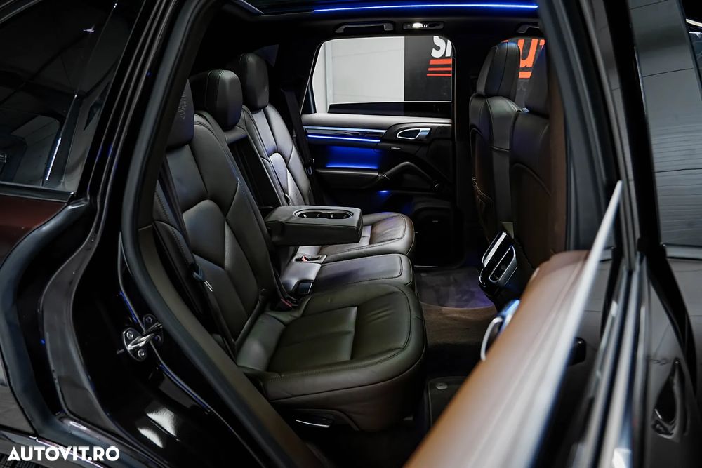 Porsche Cayenne 3.0 L - 18