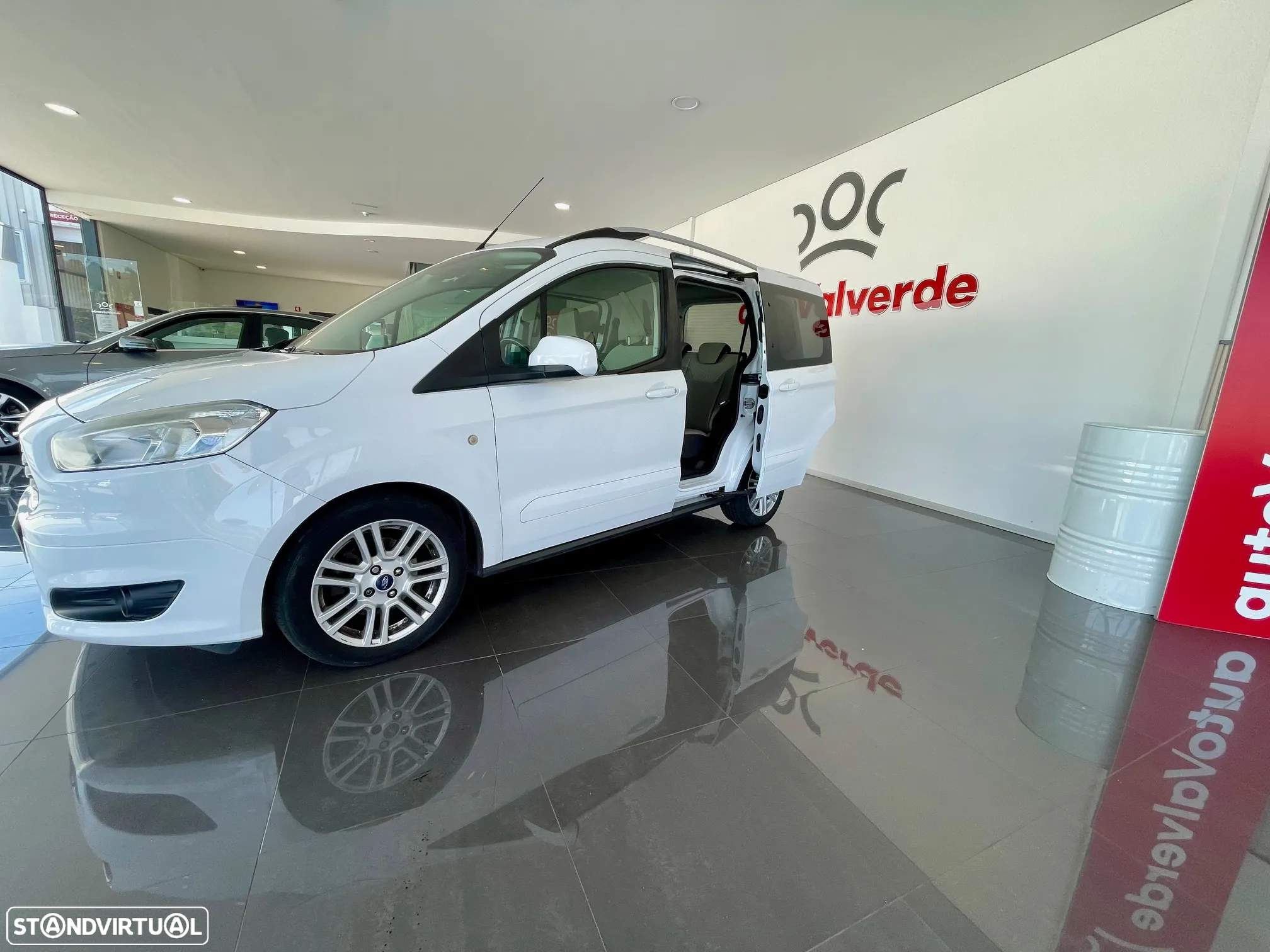 Ford Tourneo Courier 1.0 EcoBoost Titanium - 16