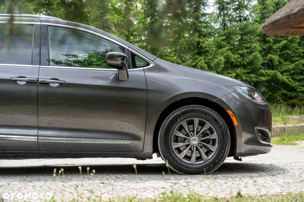 Chrysler Pacifica - 10