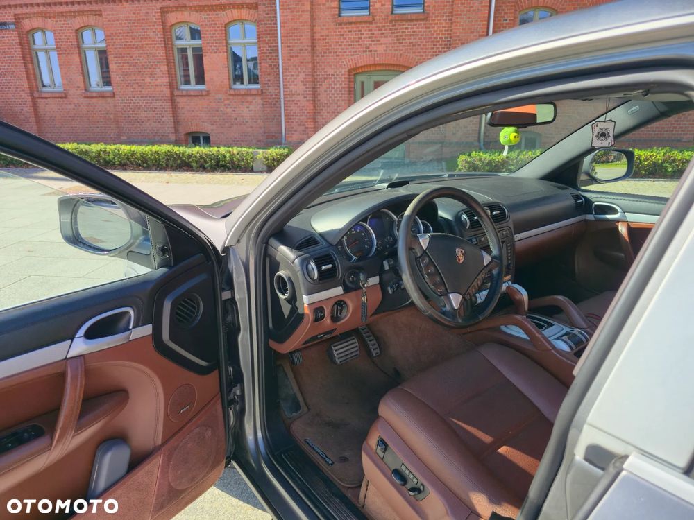 Porsche Cayenne - 4