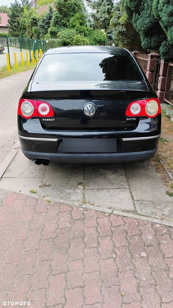 Volkswagen Passat 2.0 FSI Comfortline - 4