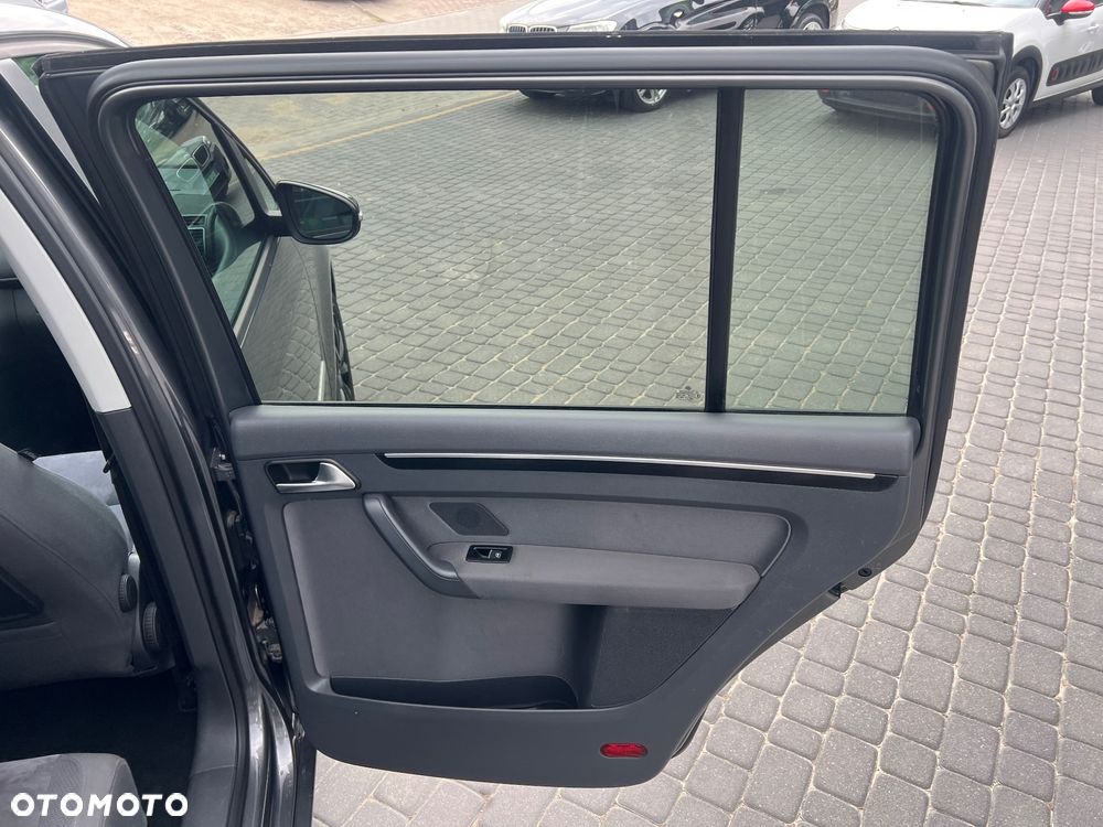 Volkswagen Touran 2.0 TDI DPF Comfortline DSG - 24