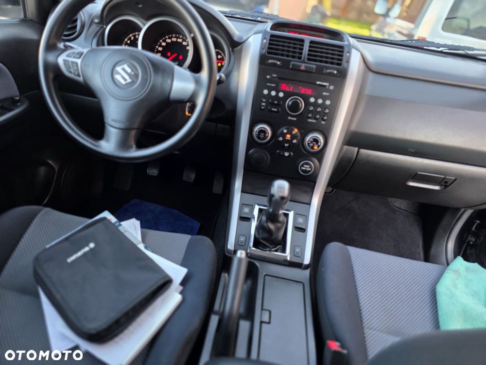 Suzuki Grand Vitara 1.6 Black&White - 22