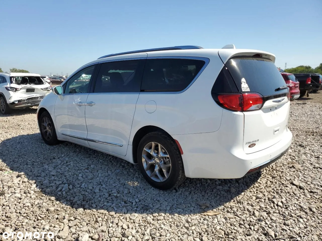 Chrysler Pacifica - 4