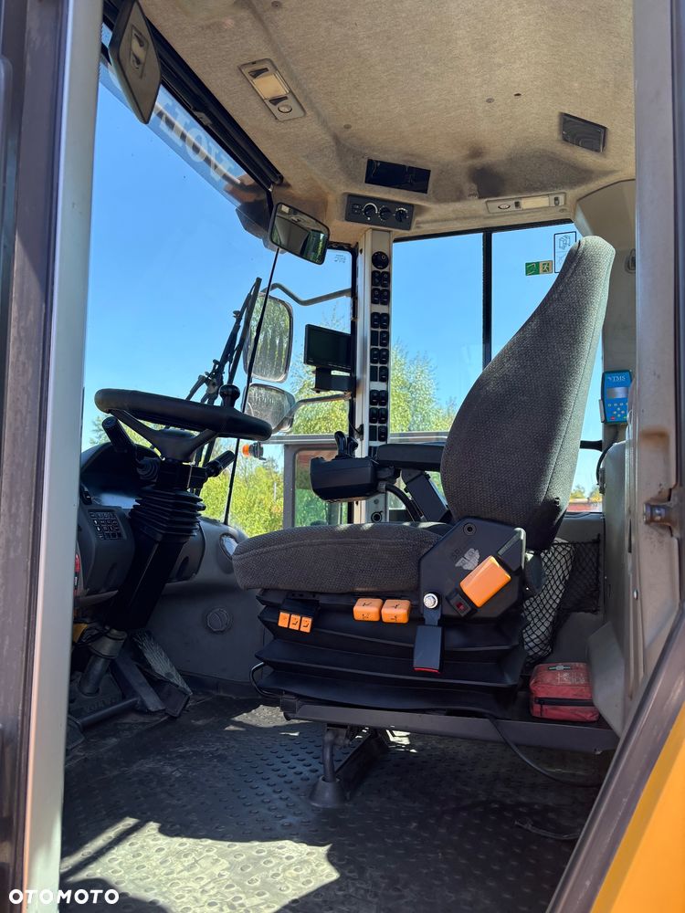 Volvo VOLVO L150G rok 2011,waga 26ton, łyżka 4,5m3 opony MICHELIN 70%, bdb - 6