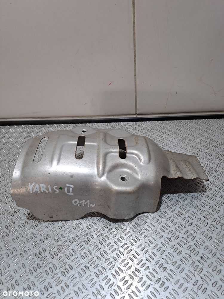 osłona katalizatora Toyota Yaris II 1.33 VVT-i 2011 - 2